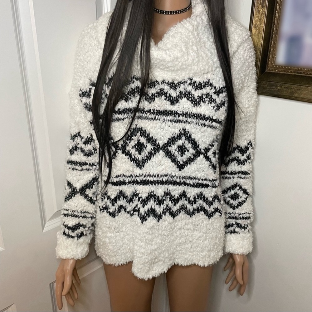 NWT Hippie Rose Fuzzy Turtleneck Sweater | Black & White
